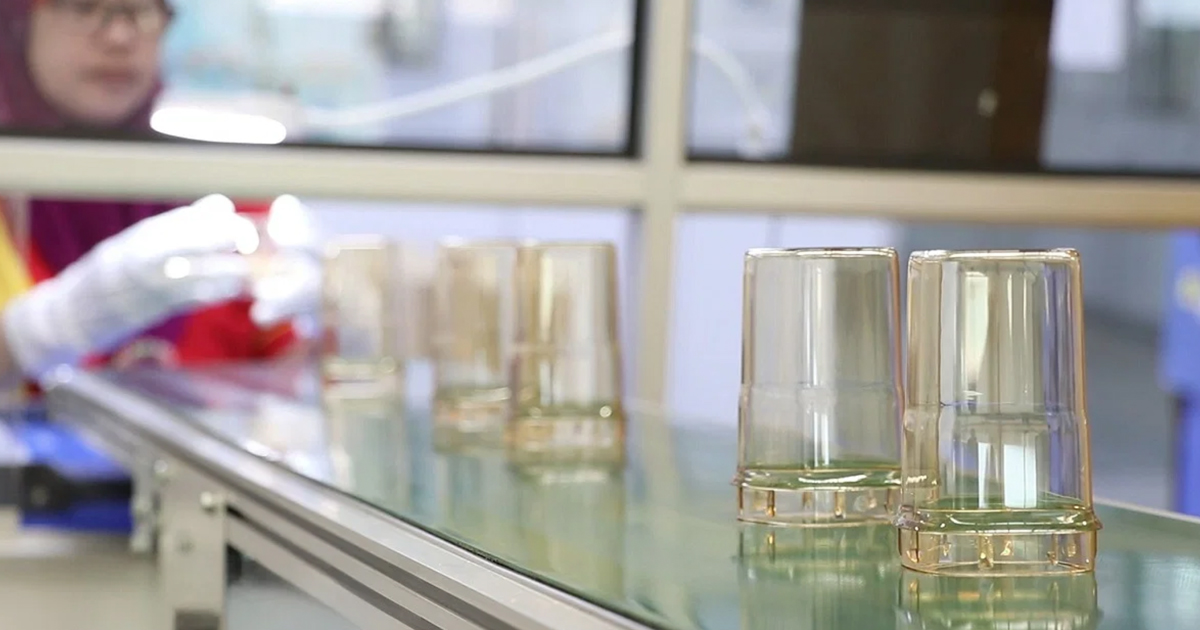 A key feature of Hegen’s feeding bottle is its soft-square shape that is easy for babies to hold and less prone to rolling away. PHOTO: HEGEN